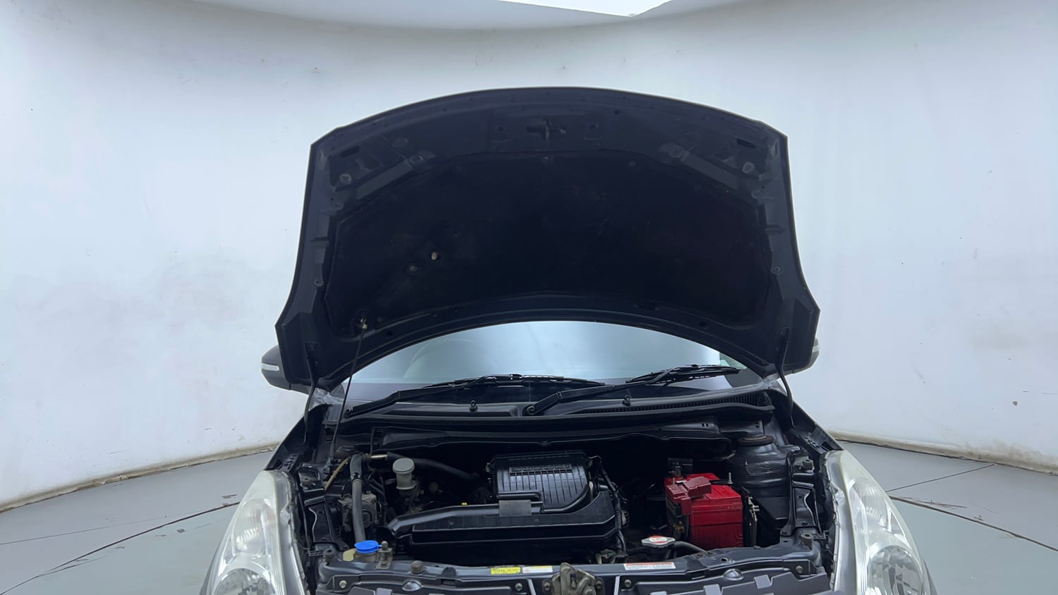 Used 2015 Maruti Suzuki Swift ZXi Petrol Manual engine ENGINE & BONNET OPEN FRONT VIEW