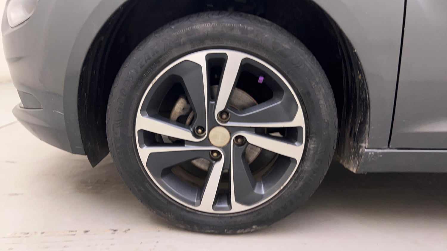 Used 2022 Tata Altroz XZ Plus Diesel Diesel Manual tyres LEFT FRONT TYRE RIM VIEW