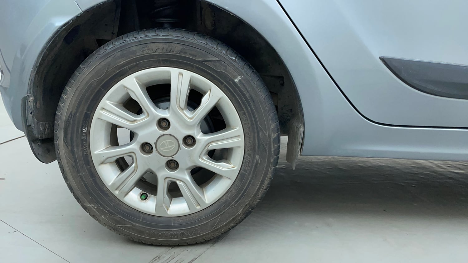 Used 2018 Tata Tiago Revotron XZA Petrol Automatic tyres RIGHT REAR TYRE RIM VIEW