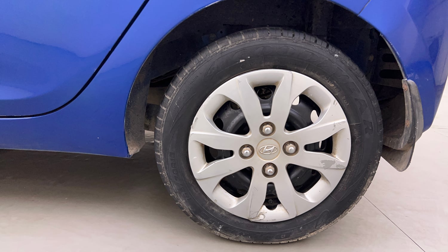 Used 2014 Hyundai Eon Magna + Petrol Manual tyres LEFT REAR TYRE RIM VIEW
