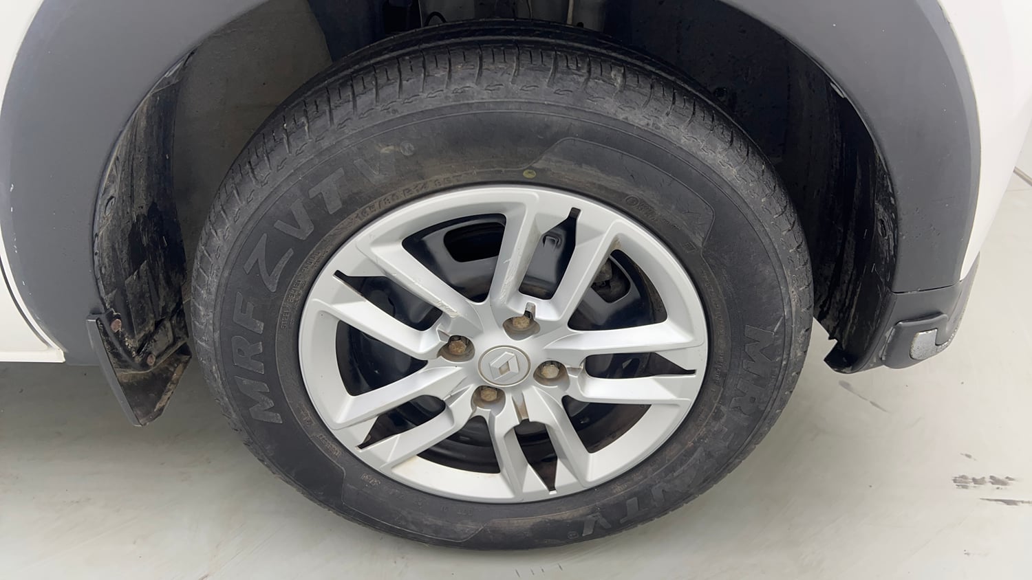 Used 2020 Renault Triber RXL Petrol Manual tyres RIGHT FRONT TYRE RIM VIEW
