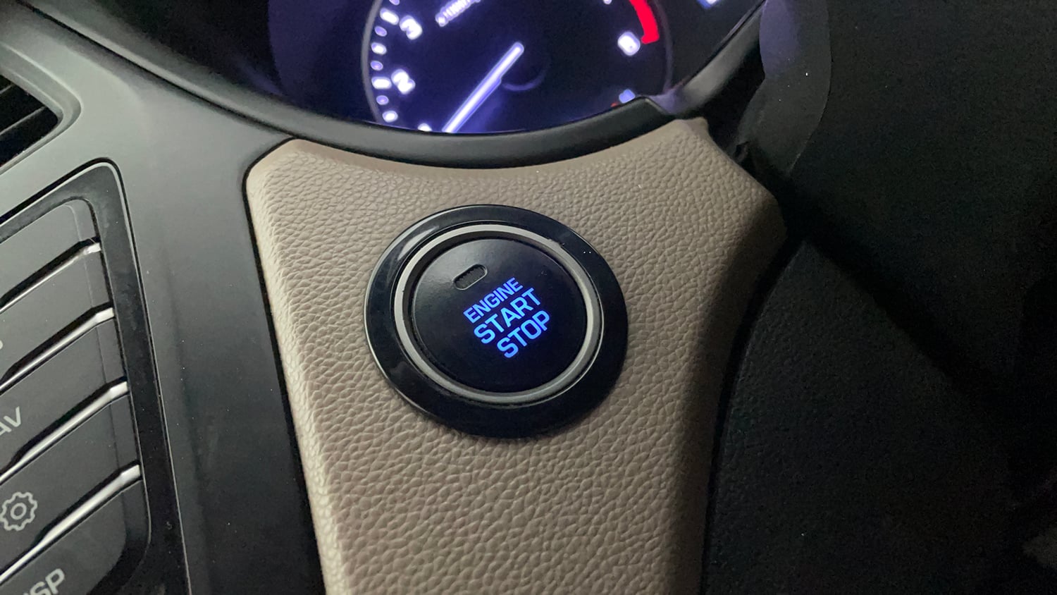 Used 2017 Hyundai Elite i20 Asta 1.2 (O) Petrol Manual top_features Keyless start