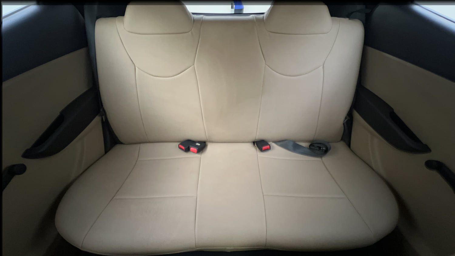 Used 2014 Hyundai Eon Magna + Petrol Manual interior REAR SEAT CONDITION VIEW