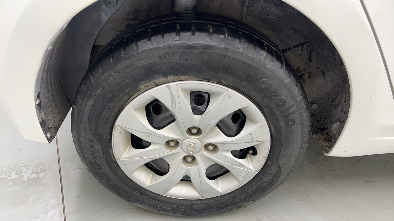 Used 2016 Hyundai Elite i20 Sportz 1.2 Petrol Manual tyres RIGHT REAR TYRE RIM VIEW