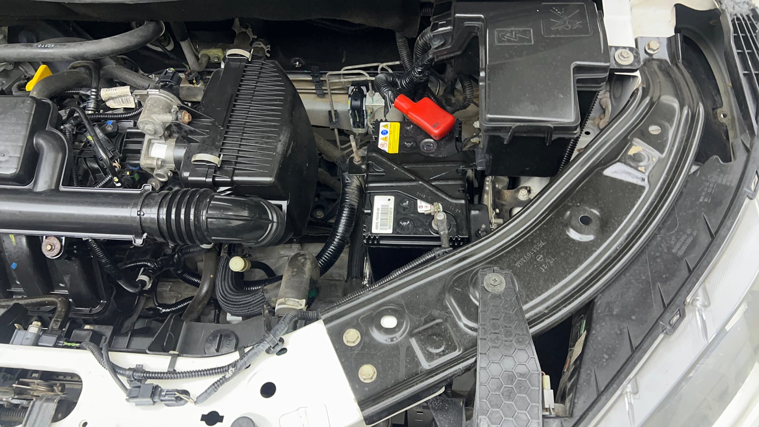 Used 2021 Nissan Magnite XL Petrol Manual engine ENGINE LEFT SIDE VIEW