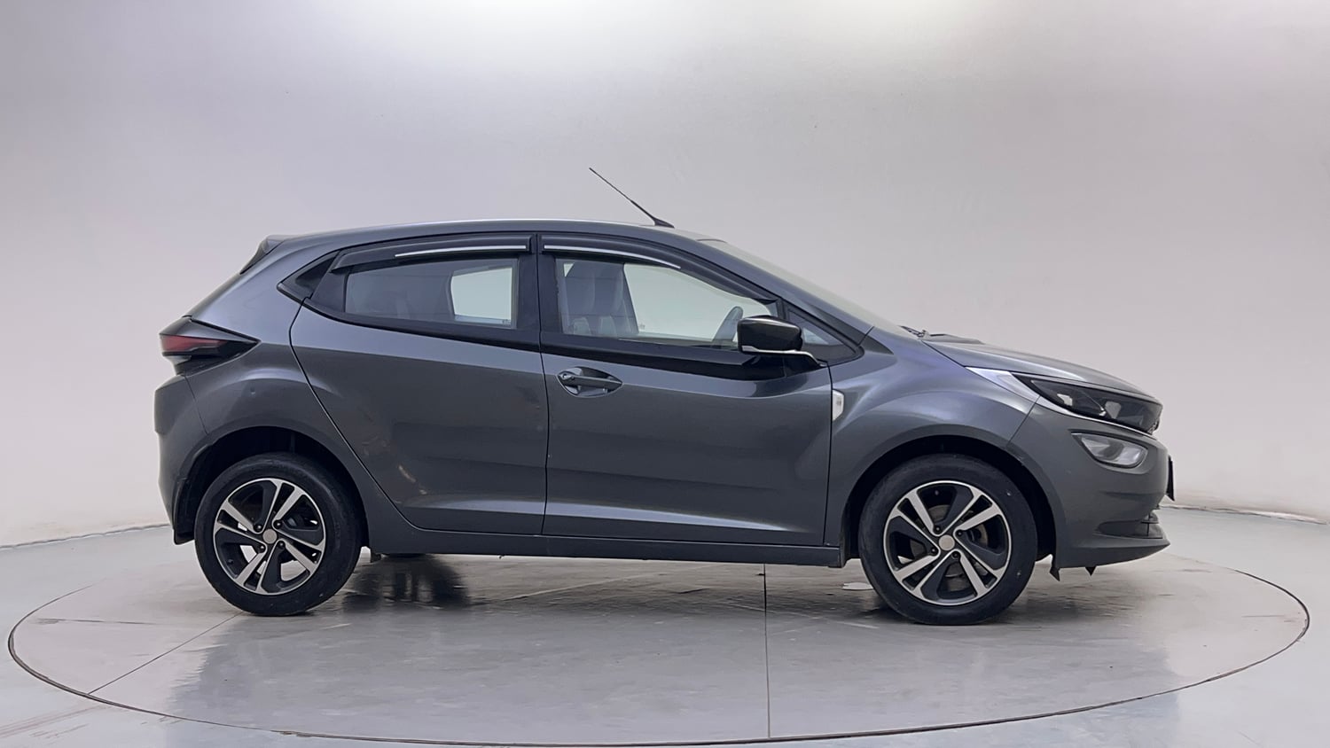 Used 2022 Tata Altroz XZ Plus Diesel Diesel Manual exterior RIGHT SIDE VIEW