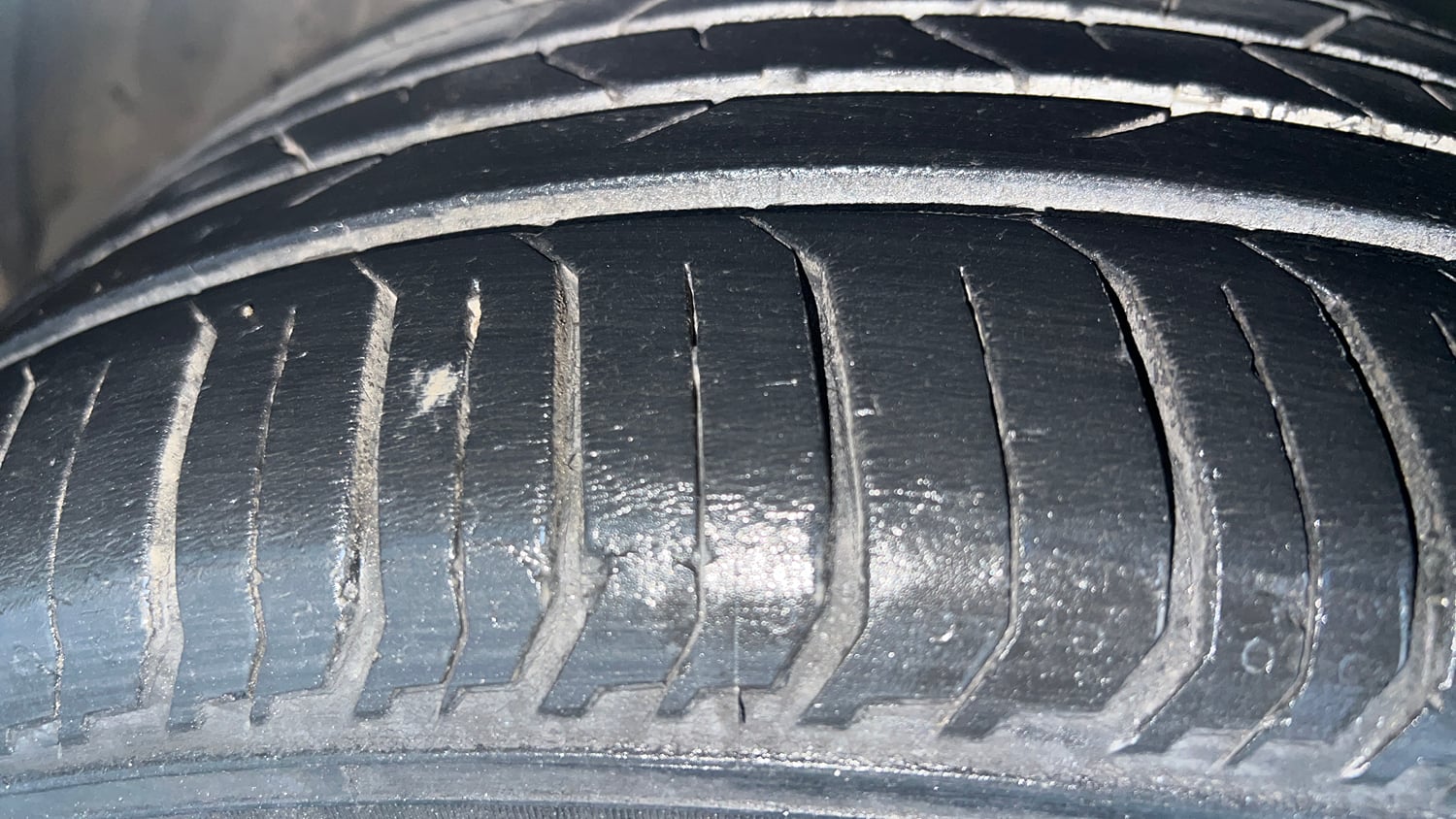Used 2022 Maruti Suzuki Ciaz Alpha 1.5 AT Petrol Automatic tyres LEFT FRONT TYRE TREAD VIEW