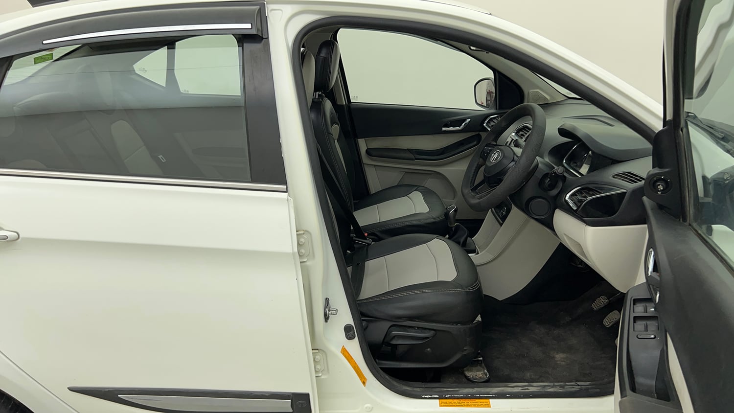 Used 2023 Tata Tigor XZ Plus CNG Cng Manual interior RIGHT SIDE FRONT DOOR CABIN VIEW