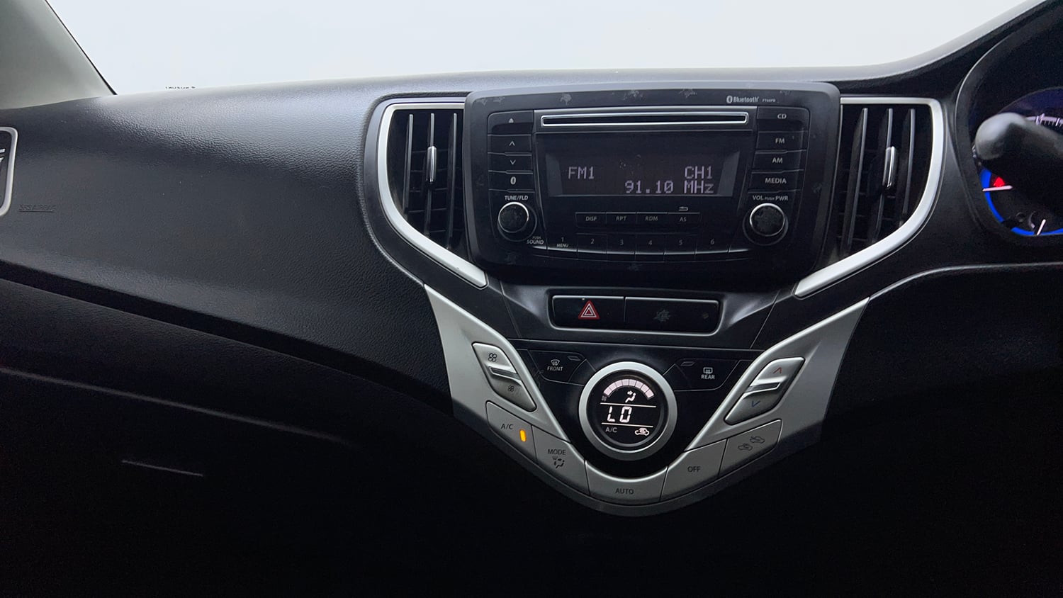 Used 2019 Maruti Suzuki Baleno Delta 1.2 Petrol Manual top_features Integrated (in-dash) music system