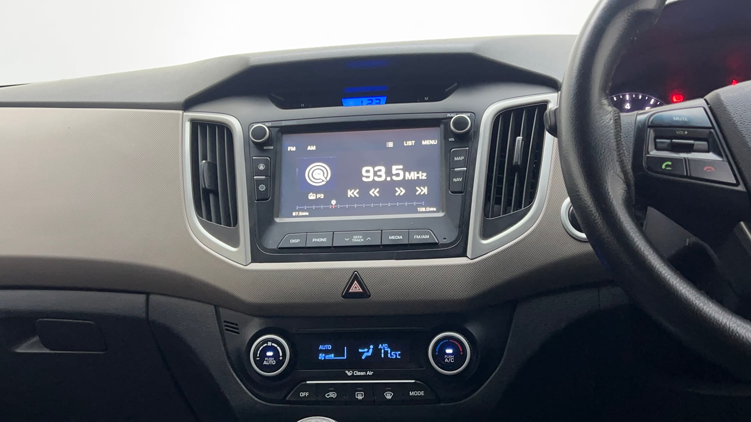 Used 2017 Hyundai Creta 1.6 SX Plus Petrol Petrol Manual top_features Integrated (in-dash) music system