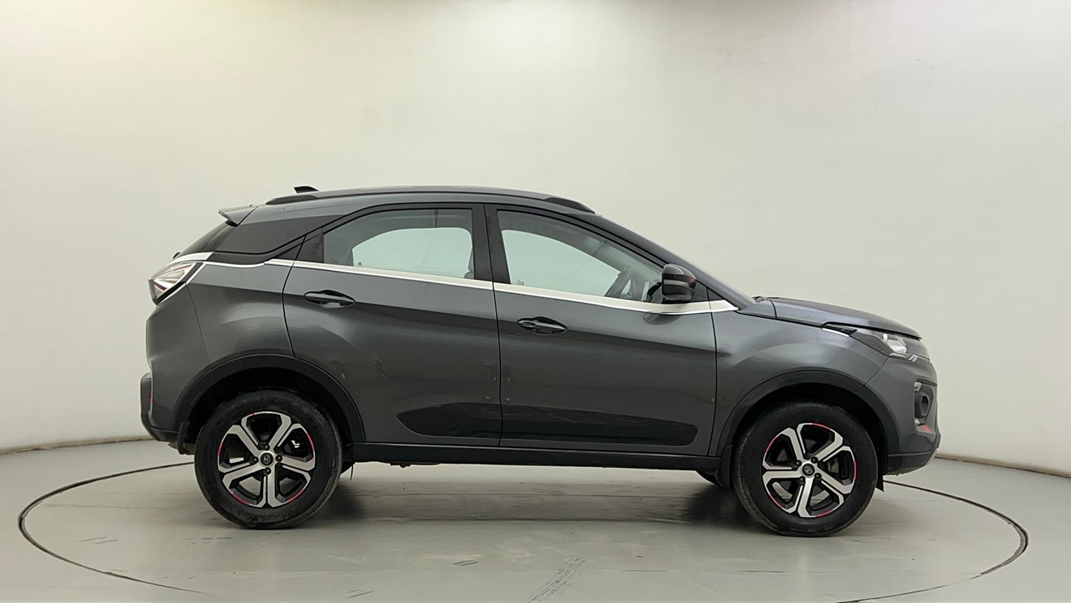 Used 2022 Tata Nexon XZA Plus (Premium) Petrol Automatic exterior RIGHT SIDE VIEW