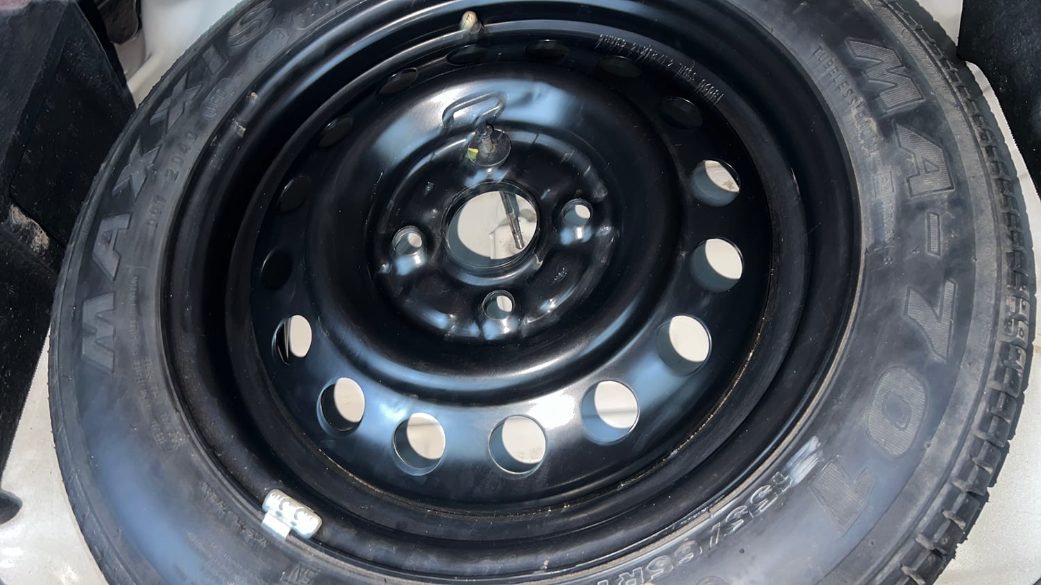 Used 2018 Maruti Suzuki Wagon R VXI+ AMT Petrol Automatic tyres SPARE TYRE VIEW