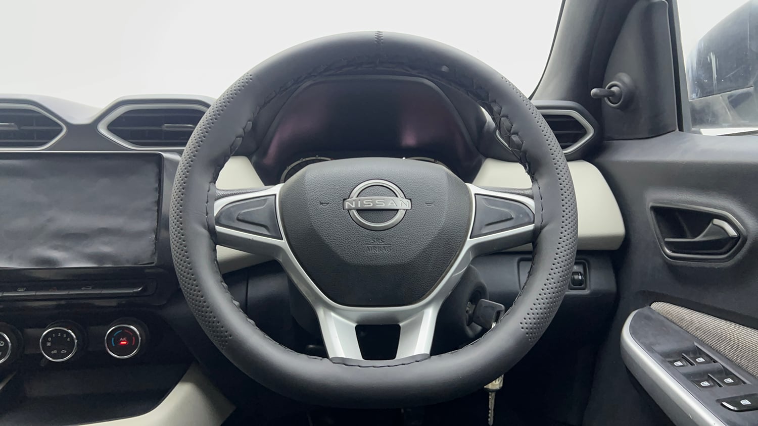 Used 2021 Nissan Magnite XE Petrol Manual interior STEERING VIEW