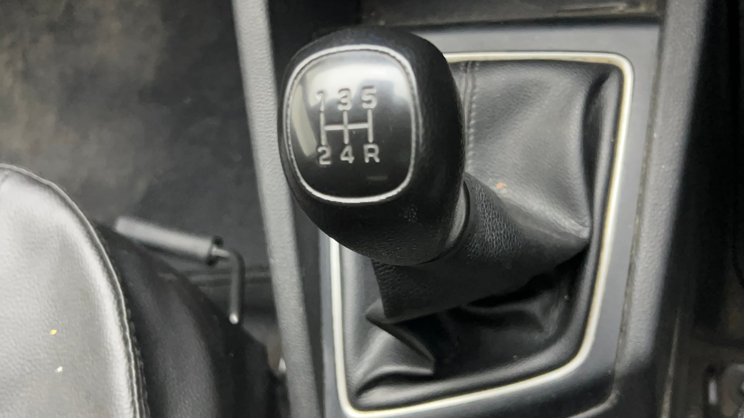 Used 2016 Hyundai Elite i20 Sportz 1.2 Petrol Manual interior GEAR  KNOB VIEW
