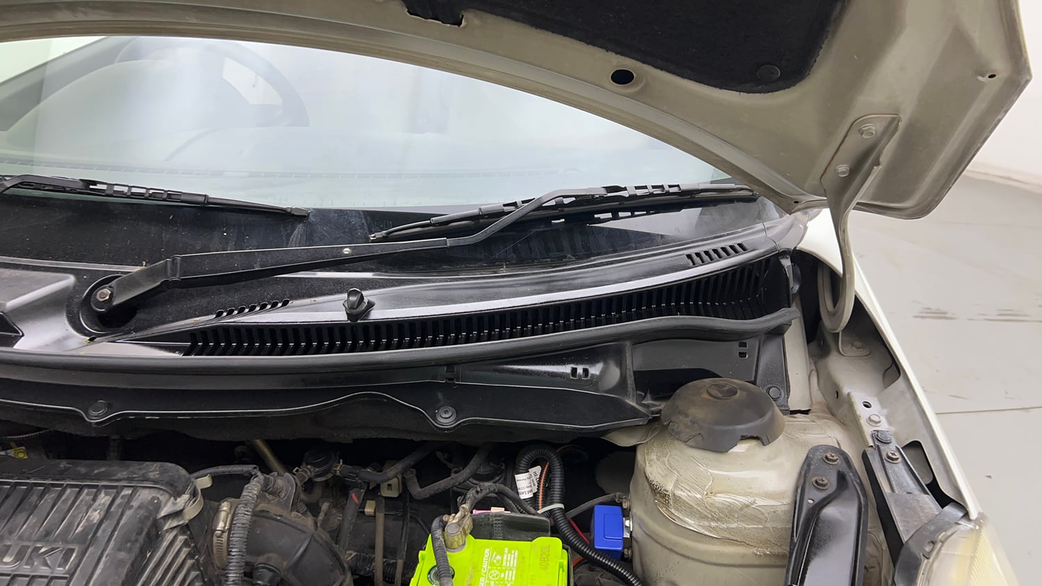 Used 2013 Maruti Suzuki Swift Dzire VXI Petrol Manual engine ENGINE LEFT SIDE HINGE & APRON VIEW