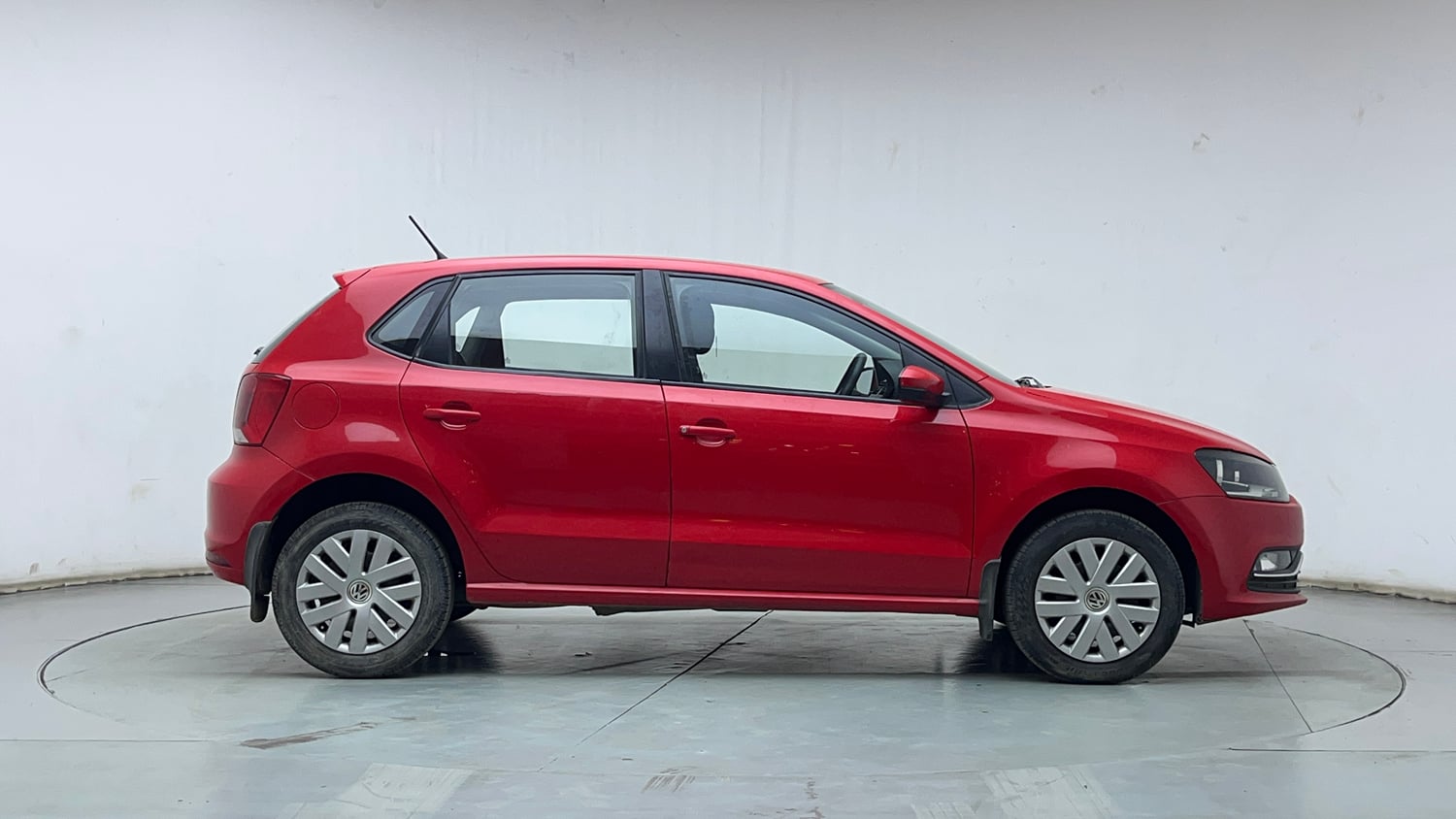 Used 2016 Volkswagen Polo Comfortline 1.2L (P) Petrol Manual exterior RIGHT SIDE VIEW