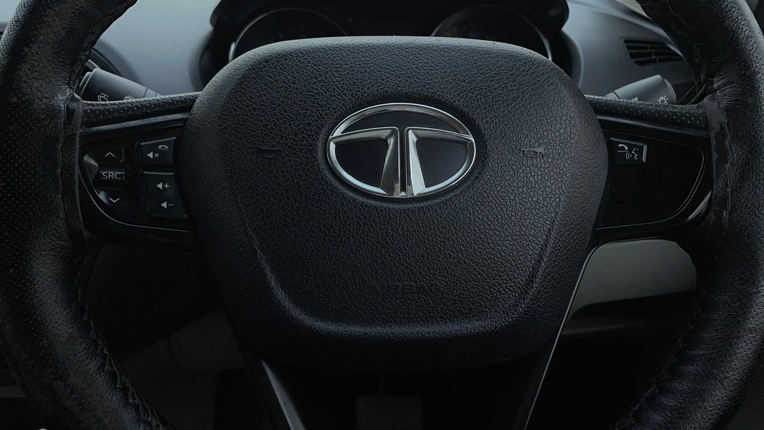 Used 2018 Tata Tiago Revotron XZA Petrol Automatic top_features Airbags