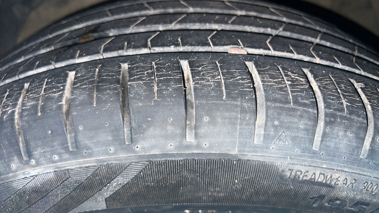 Used 2018 Maruti Suzuki Baleno Alpha 1.2 Petrol Manual tyres LEFT FRONT TYRE TREAD VIEW