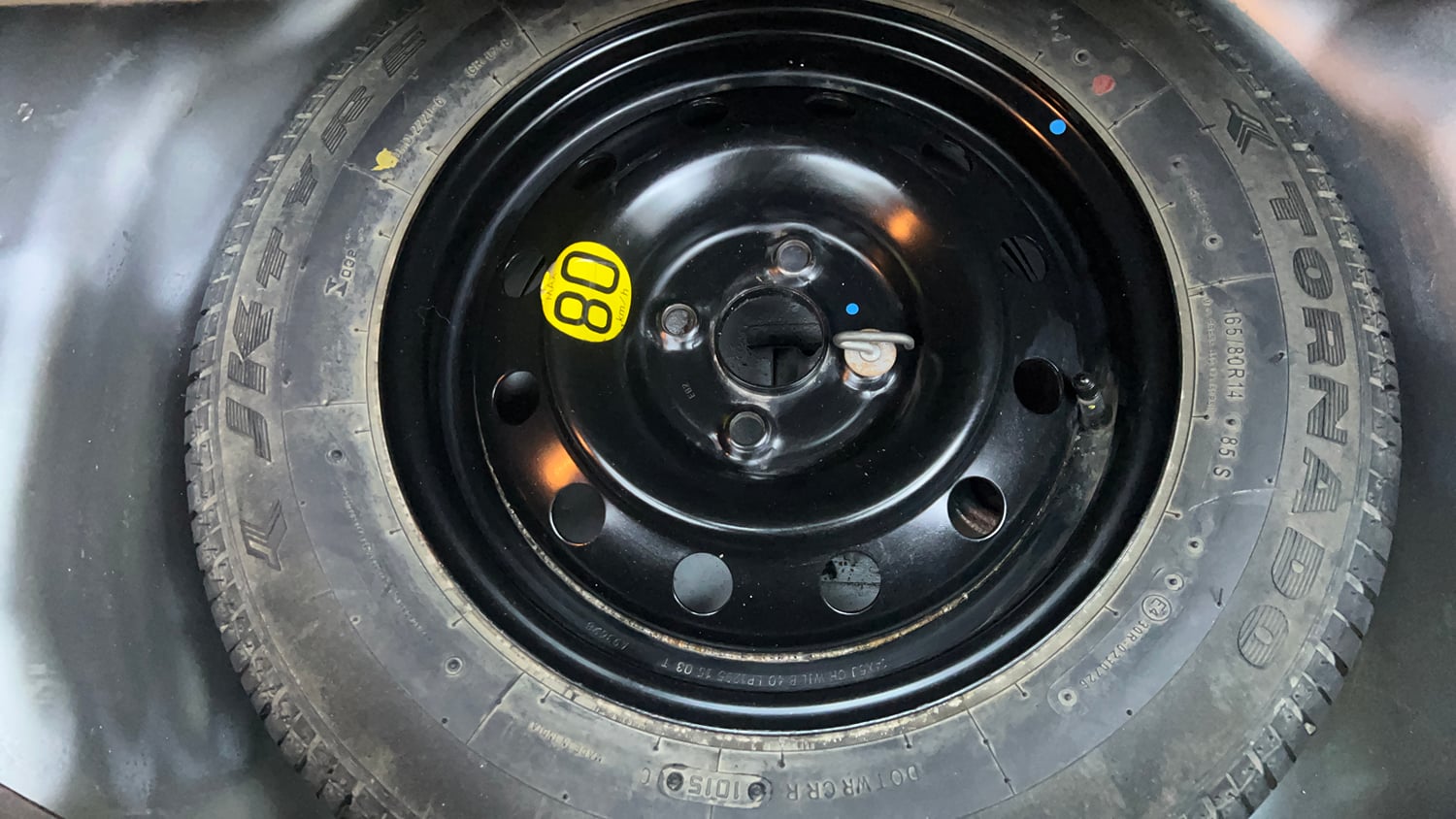 Used 2015 Maruti Suzuki Swift ZXi Petrol Manual tyres SPARE TYRE VIEW