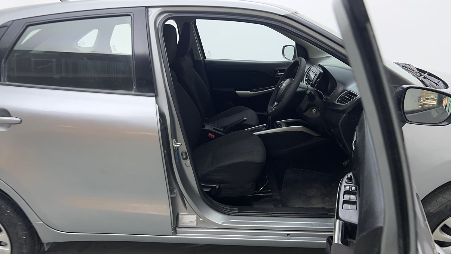 Used 2019 Maruti Suzuki Baleno Delta 1.2 Petrol Manual interior RIGHT SIDE FRONT DOOR CABIN VIEW