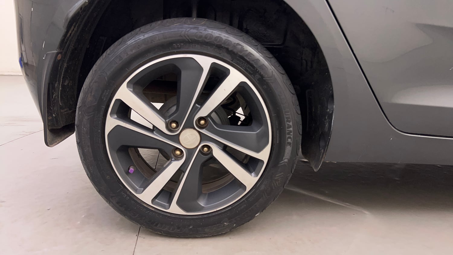Used 2022 Tata Altroz XZ Plus Diesel Diesel Manual tyres RIGHT REAR TYRE RIM VIEW