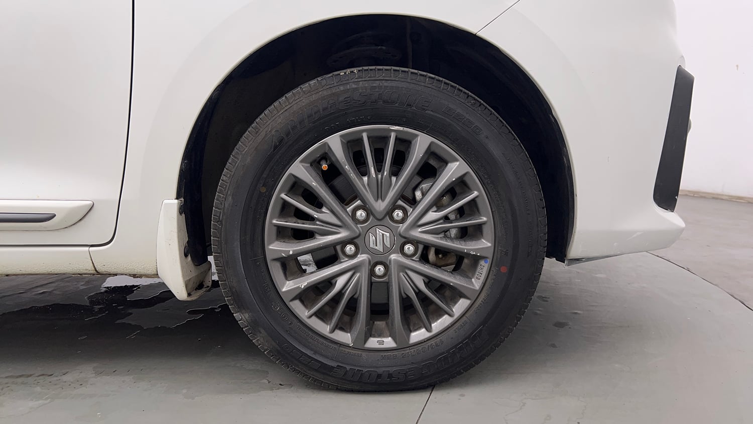 Used 2019 Maruti Suzuki New Ertiga ZXi AT Petrol Automatic tyres RIGHT FRONT TYRE RIM VIEW