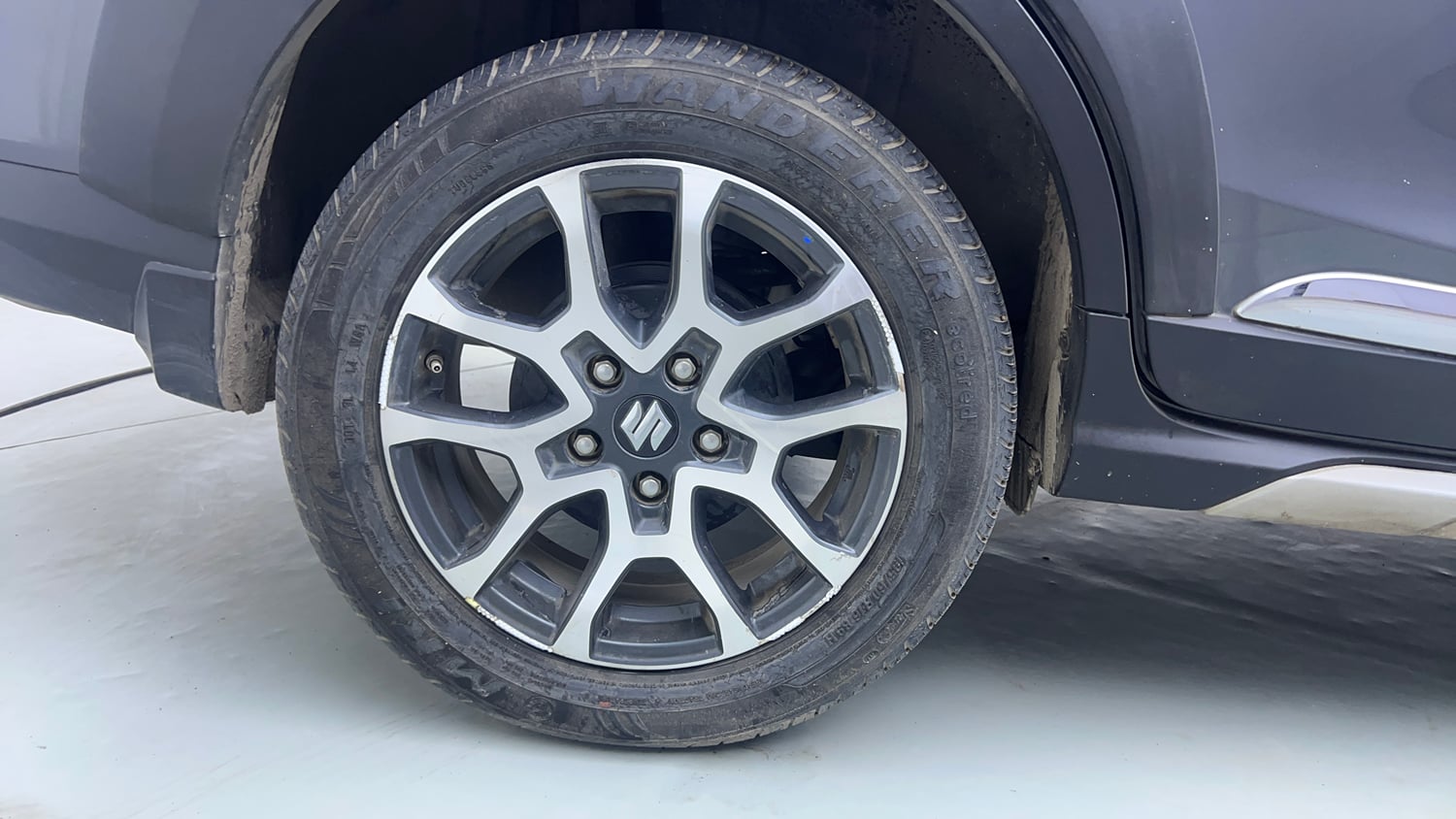 Used 2022 Maruti Suzuki XL6 Alpha Plus AT Petrol Petrol Automatic tyres RIGHT REAR TYRE RIM VIEW