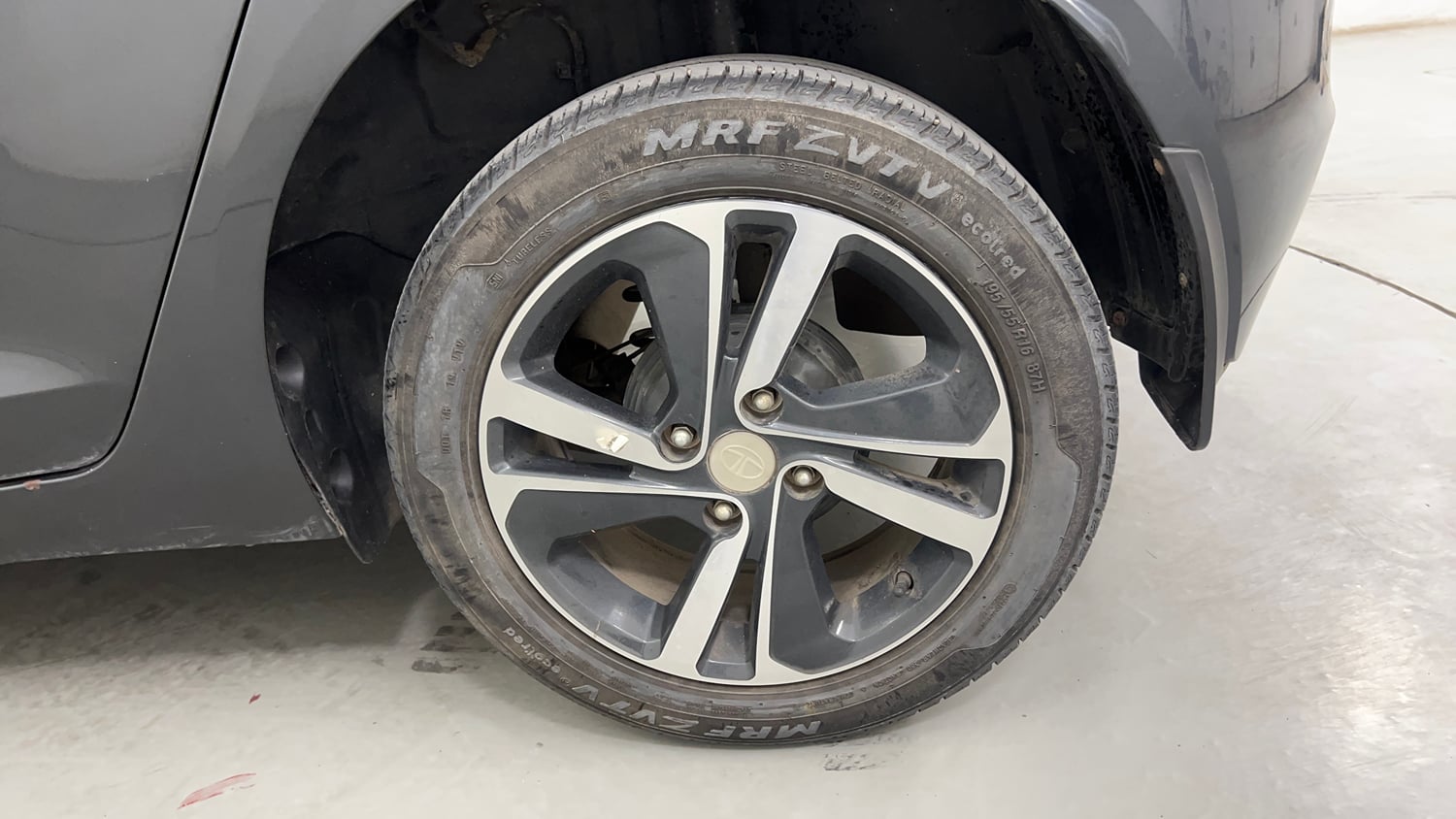 Used 2021 Tata Altroz XZ Petrol Petrol Manual tyres LEFT REAR TYRE RIM VIEW