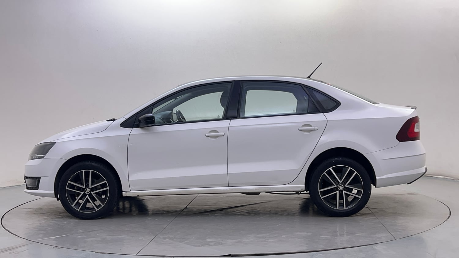 Used 2018 Skoda Rapid Style 1.6 MPI AT Petrol Automatic exterior LEFT SIDE VIEW