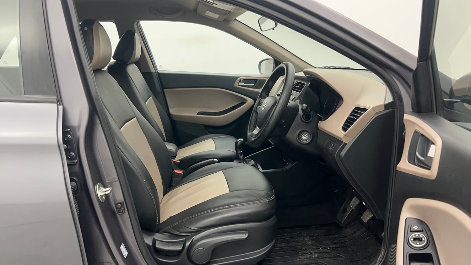 Used 2018 Hyundai Elite i20 Asta 1.2 Petrol Manual interior RIGHT SIDE FRONT DOOR CABIN VIEW