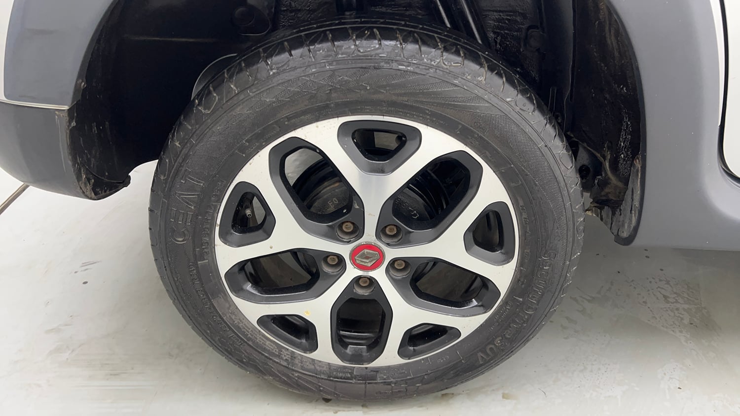 Used 2021 Renault Duster RXS 1.3 Turbo Petrol MT Petrol Manual tyres RIGHT REAR TYRE RIM VIEW