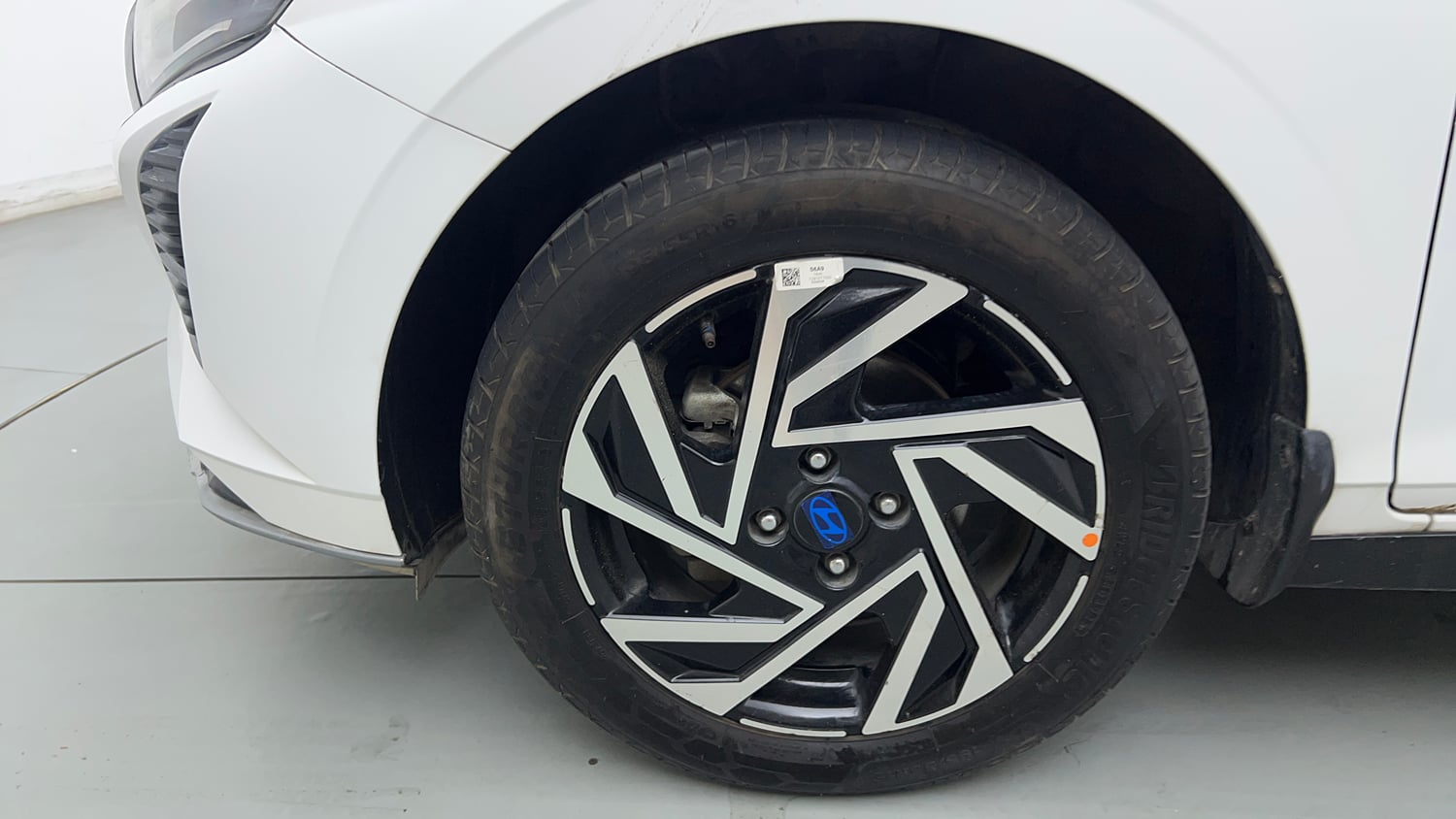 Used 2024 Hyundai New i20 Asta (O) 1.2 IVT Petrol Automatic tyres LEFT FRONT TYRE RIM VIEW