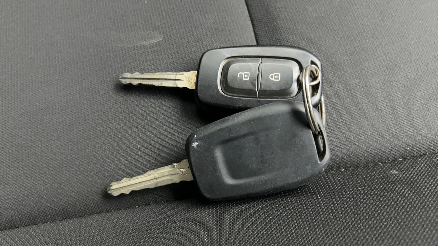 Used 2020 Renault Triber RXL Petrol Manual extra CAR KEY VIEW