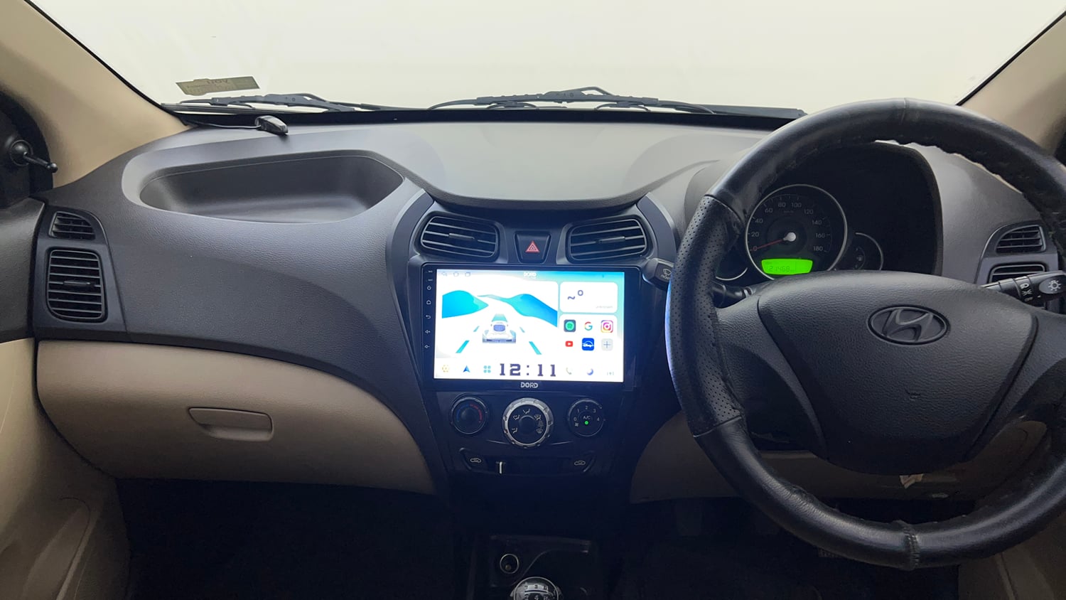 Used 2014 Hyundai Eon Magna + Petrol Manual interior MUSIC SYSTEM & AC CONTROL VIEW