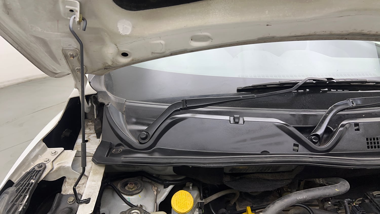 Used 2021 Nissan Magnite XE Petrol Manual engine ENGINE RIGHT SIDE HINGE & APRON VIEW
