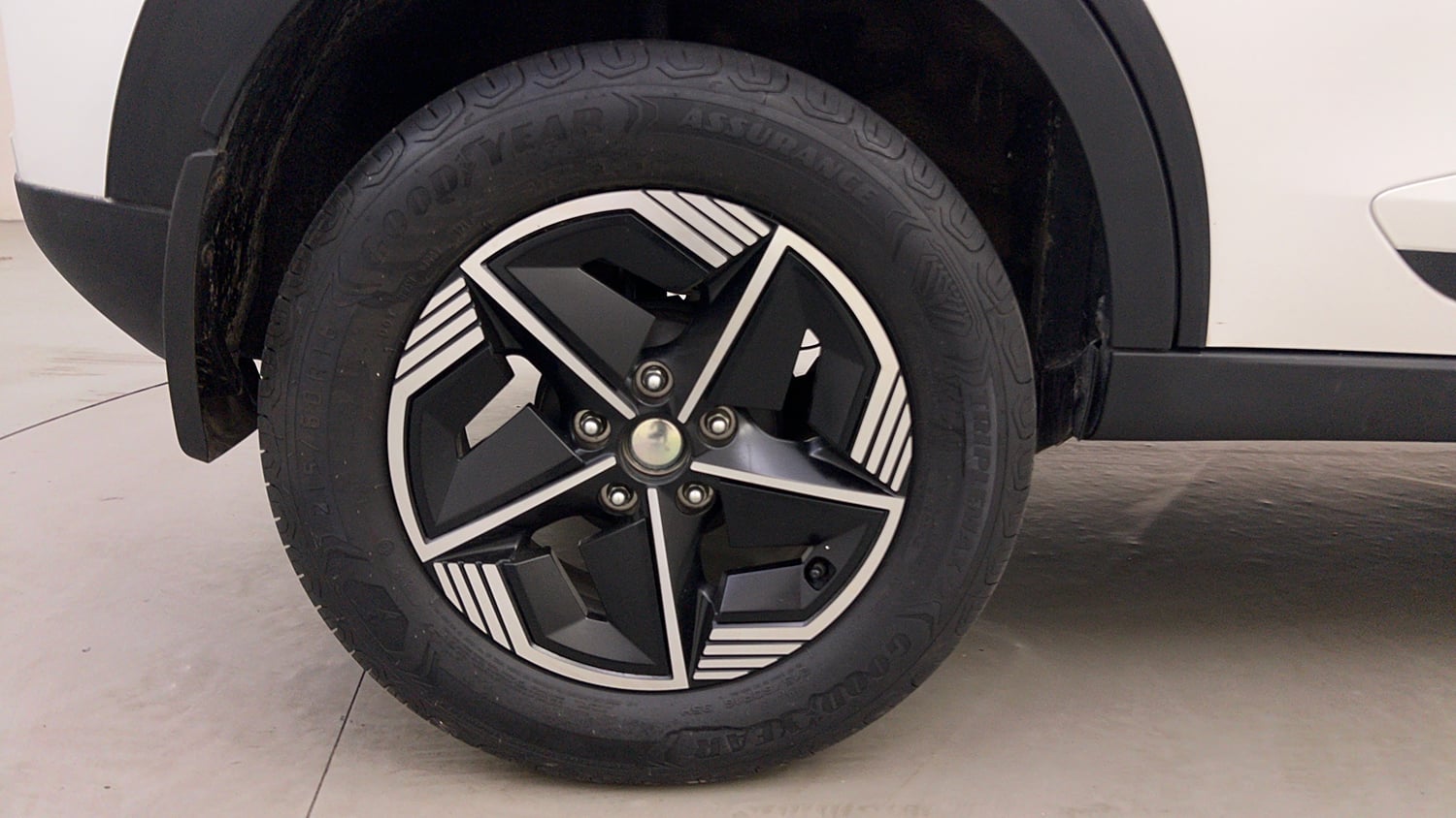 Used 2024 Tata Nexon Fearless Plus S 1.2 Revotron Petrol 6MT DT Petrol Manual tyres RIGHT REAR TYRE RIM VIEW