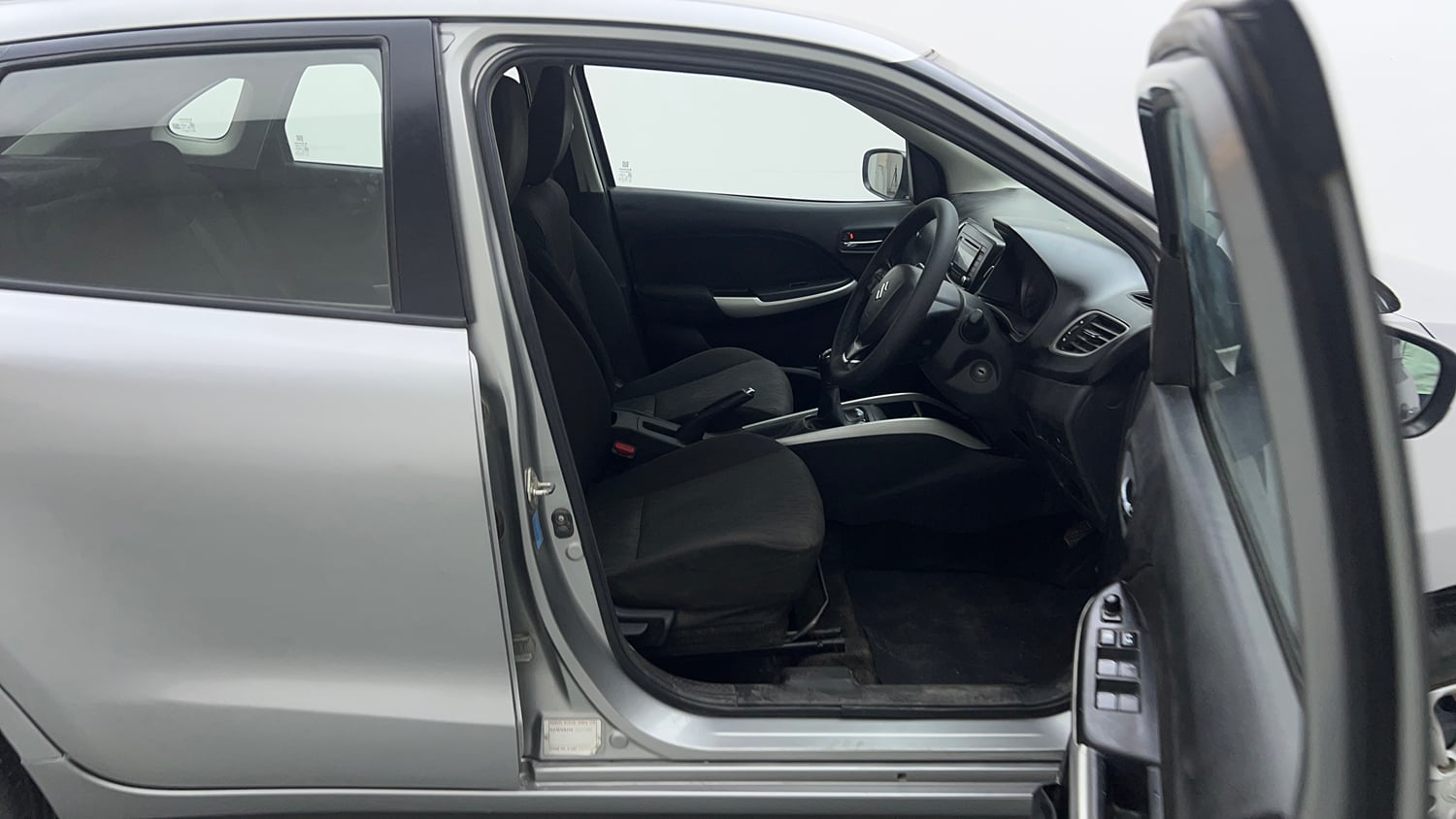 Used 2018 Maruti Suzuki Baleno Delta 1.2 Petrol Manual interior RIGHT SIDE FRONT DOOR CABIN VIEW