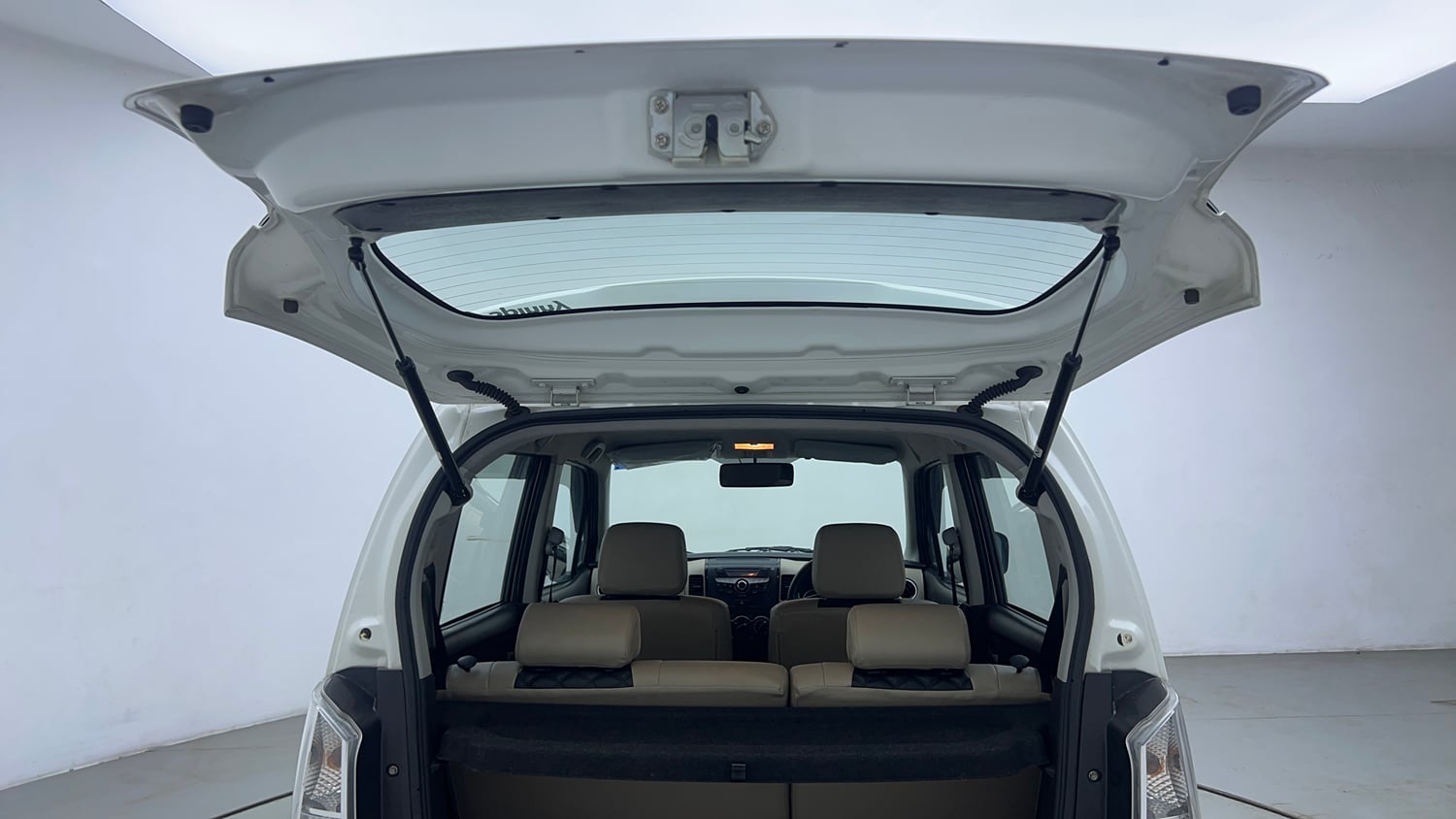 Used 2018 Maruti Suzuki Wagon R VXI+ AMT Petrol Automatic interior DICKY DOOR OPEN VIEW
