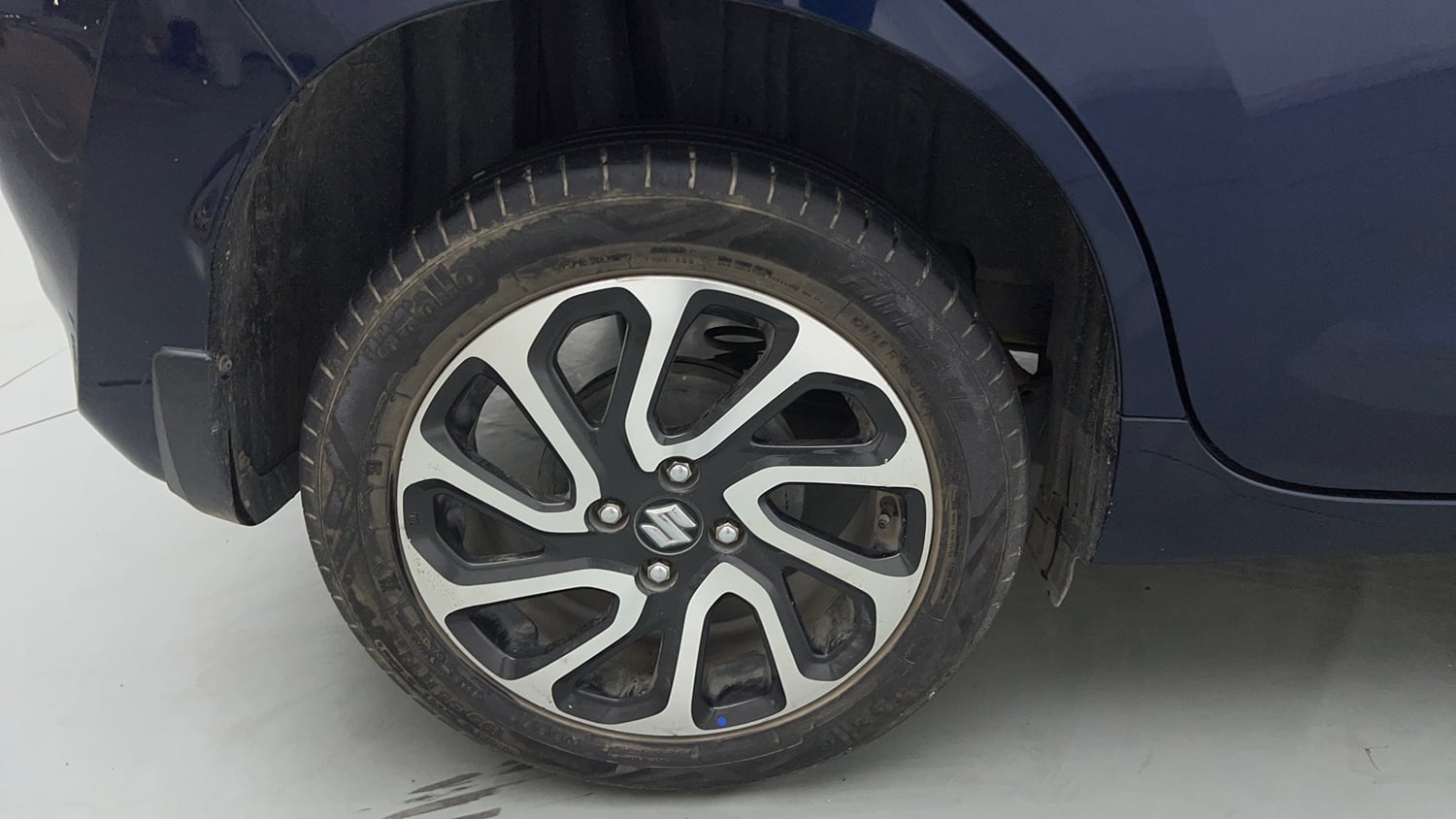 Used 2023 Maruti Suzuki Baleno Alpha AGS Petrol Automatic tyres RIGHT REAR TYRE RIM VIEW