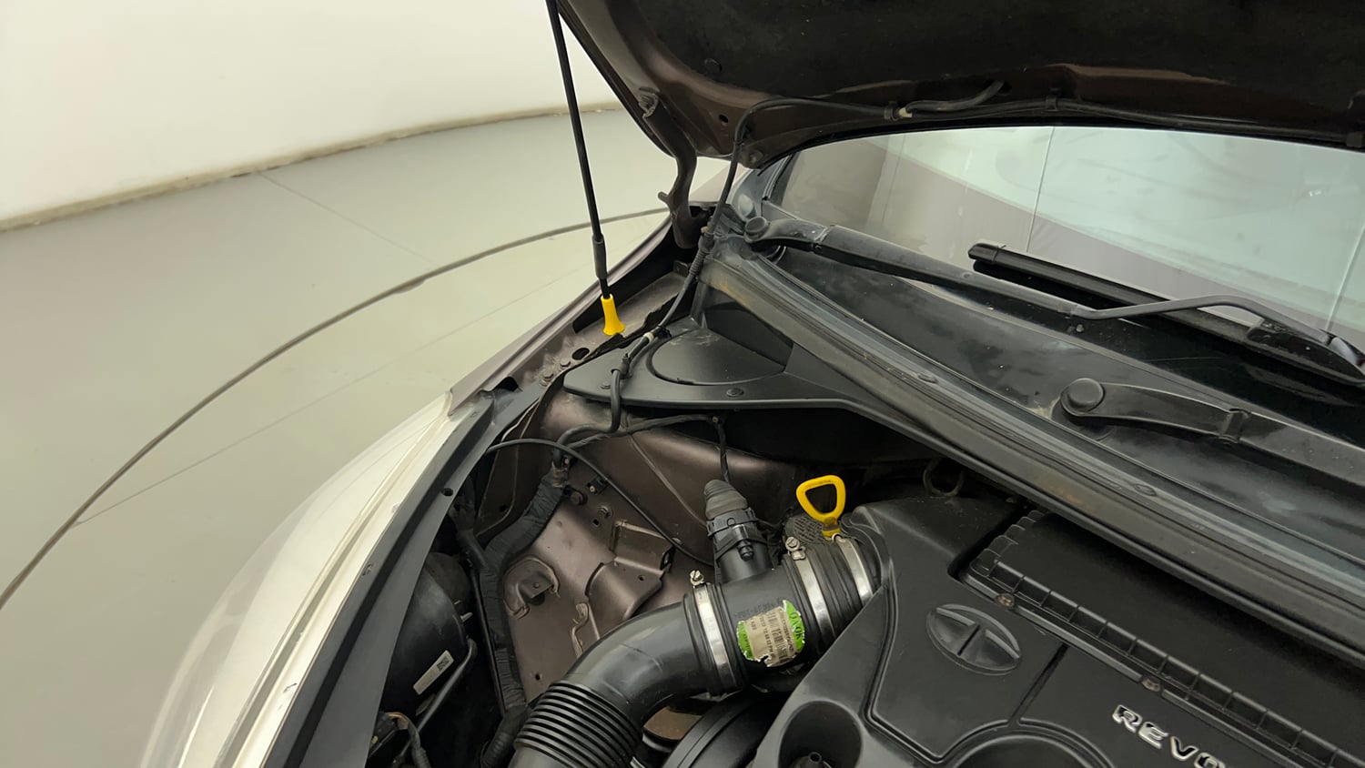 Used 2018 Tata Tiago Revotorq XT Diesel Manual engine ENGINE RIGHT SIDE HINGE & APRON VIEW