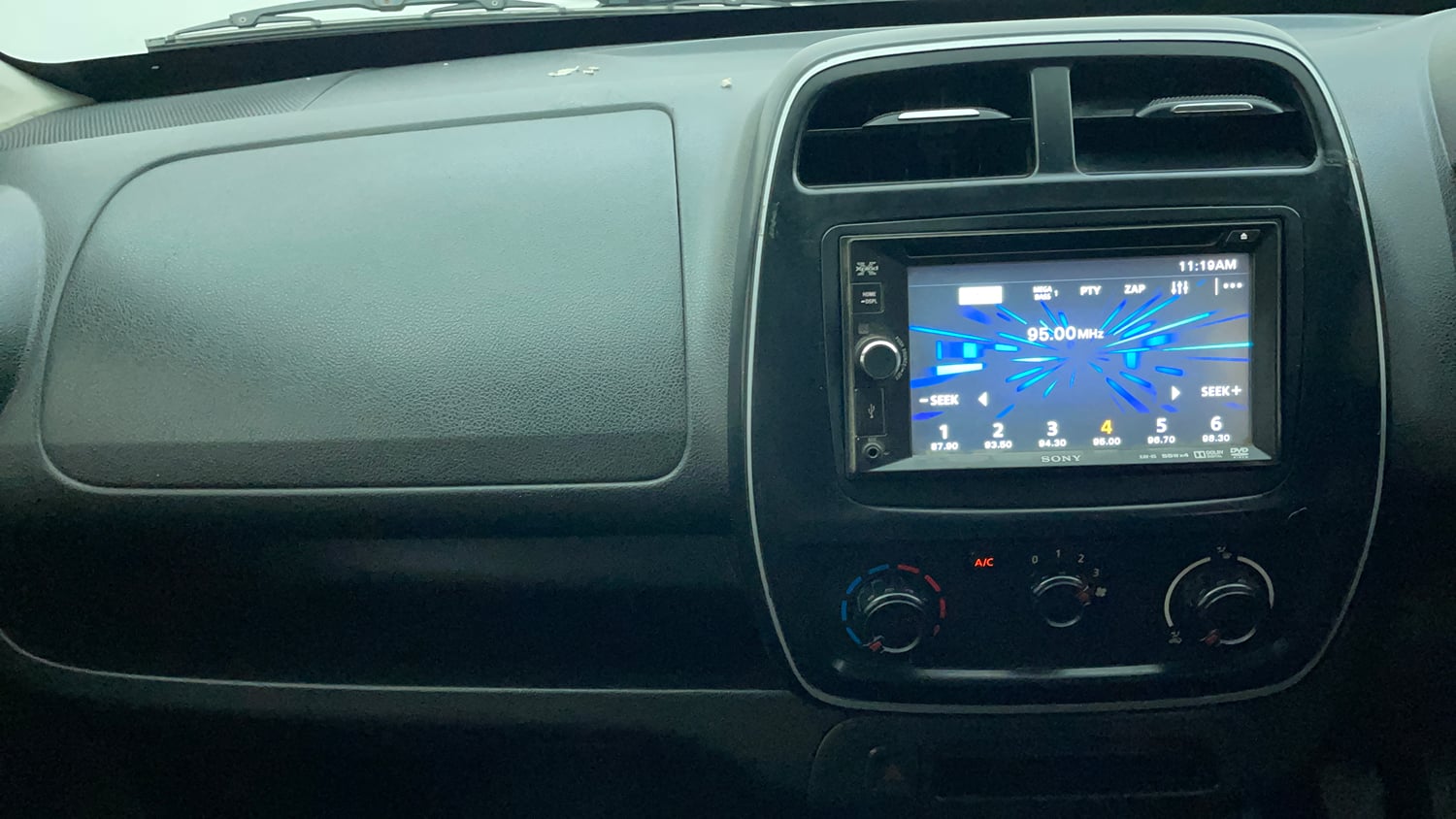 Used 2018 Renault Kwid 1.0 RXL Petrol Manual interior MUSIC SYSTEM & AC CONTROL VIEW