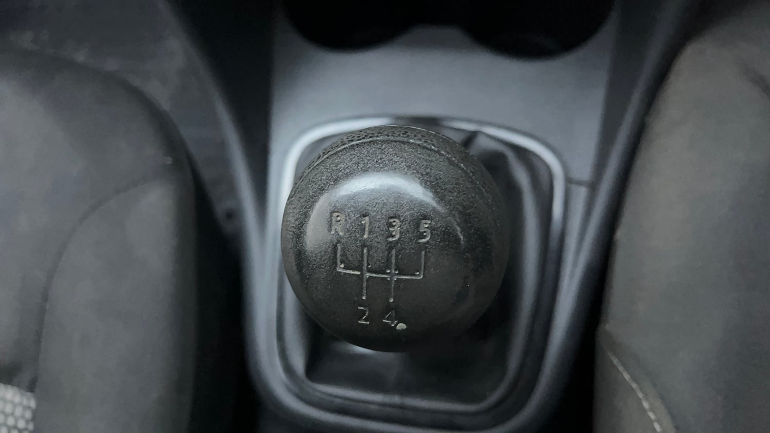 Used 2016 Volkswagen Polo Comfortline 1.2L (P) Petrol Manual interior GEAR  KNOB VIEW