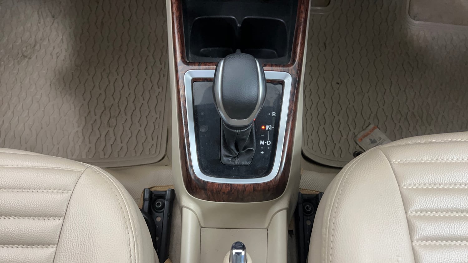 Used 2019 Maruti Suzuki Dzire VXi AMT Petrol Automatic interior GEAR  KNOB VIEW