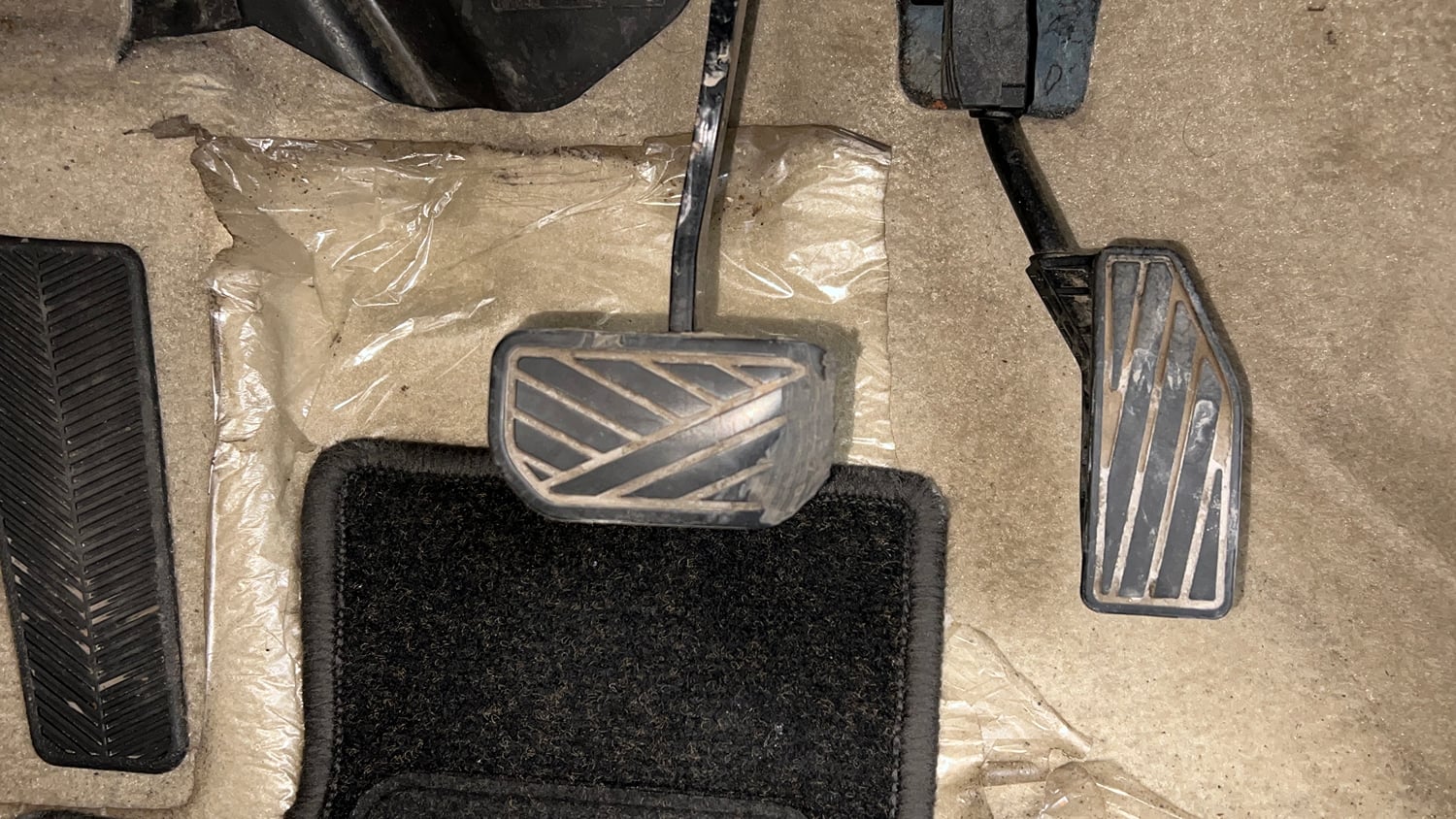 Used 2019 Maruti Suzuki New Ertiga ZXi AT Petrol Automatic interior PEDALS VIEW