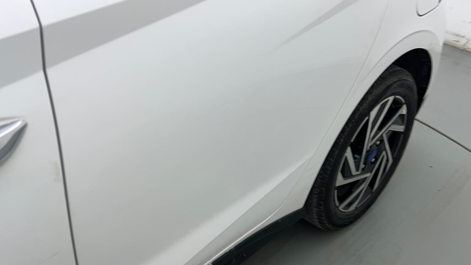 Used 2024 Hyundai New i20 Asta (O) 1.2 IVT Petrol Automatic dents MINOR SCRATCH