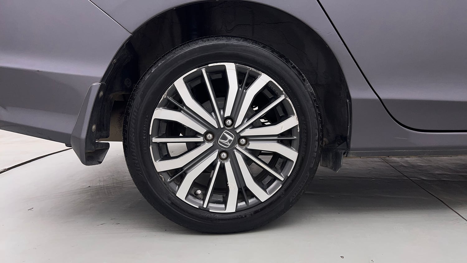 Used 2017 Honda City VX CVT Petrol Petrol Automatic tyres RIGHT REAR TYRE RIM VIEW