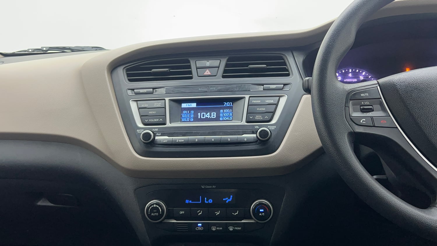 Used 2016 Hyundai Elite i20 Sportz 1.2 Petrol Manual interior MUSIC SYSTEM & AC CONTROL VIEW