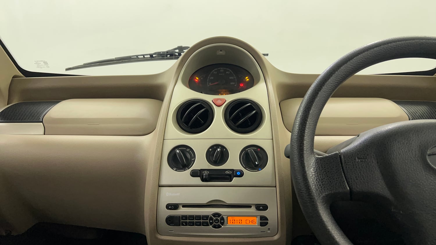 Used 2015 Tata Nano Twist XT Petrol Manual interior MUSIC SYSTEM & AC CONTROL VIEW