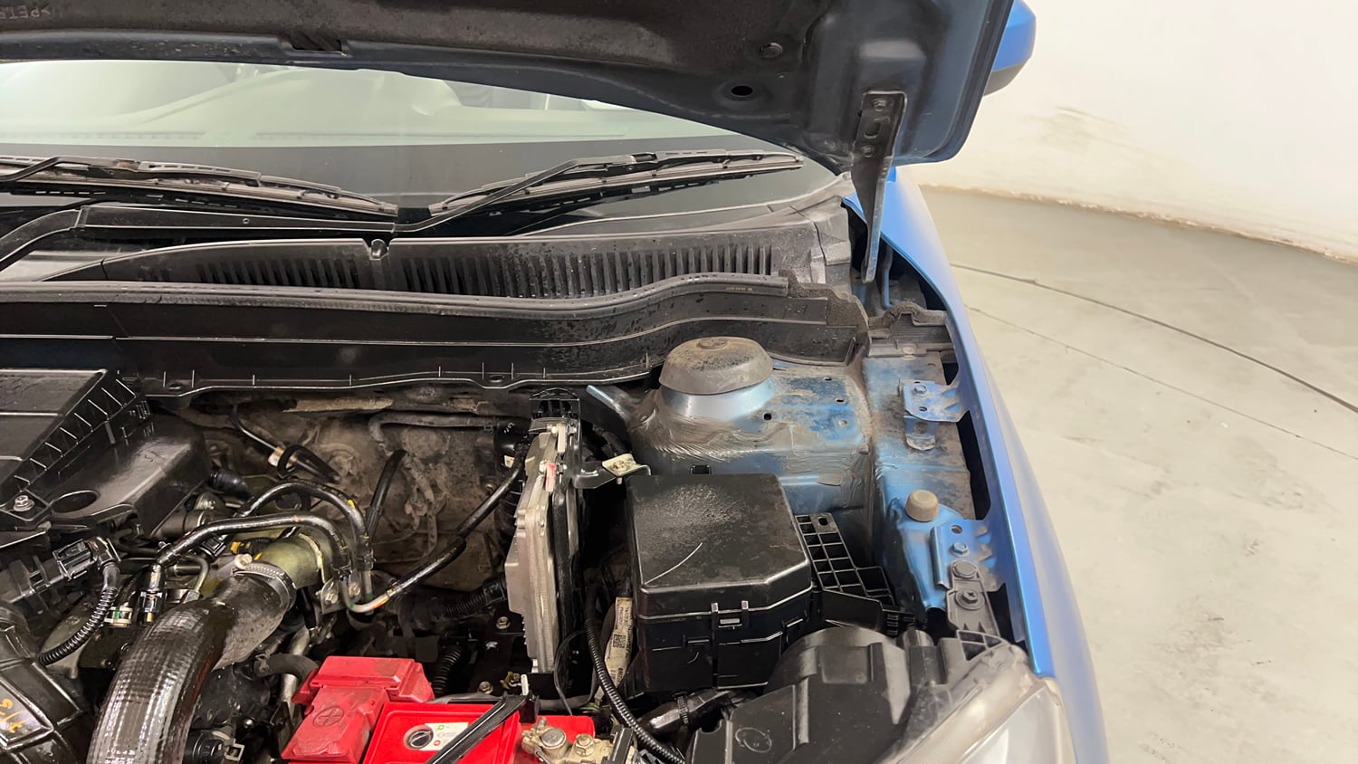 Used 2017 Maruti Suzuki Vitara Brezza VDi (O) Diesel Manual engine ENGINE LEFT SIDE HINGE & APRON VIEW