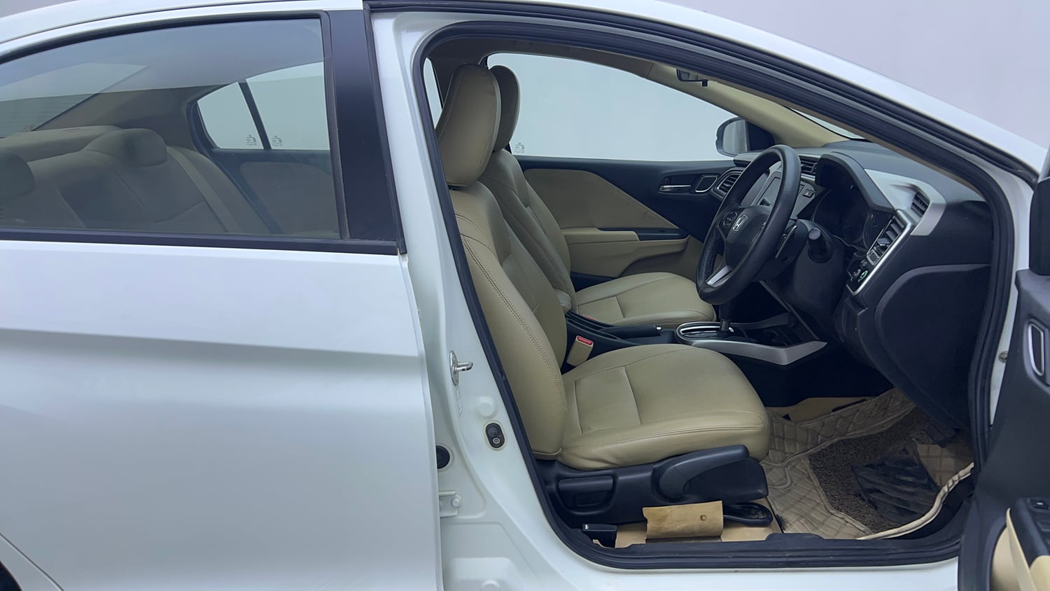 Used 2019 Honda City V CVT Petrol Petrol Automatic interior RIGHT SIDE FRONT DOOR CABIN VIEW